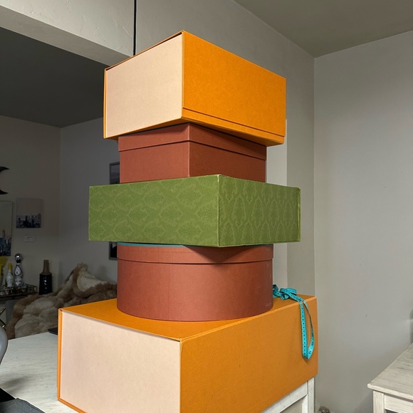 COPY - Loro piana huge round box as it for sale!!!!🤎🤎 - Picture 5 of 5